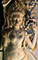 La Reine Indradevi avec ses emblêmes royaux.